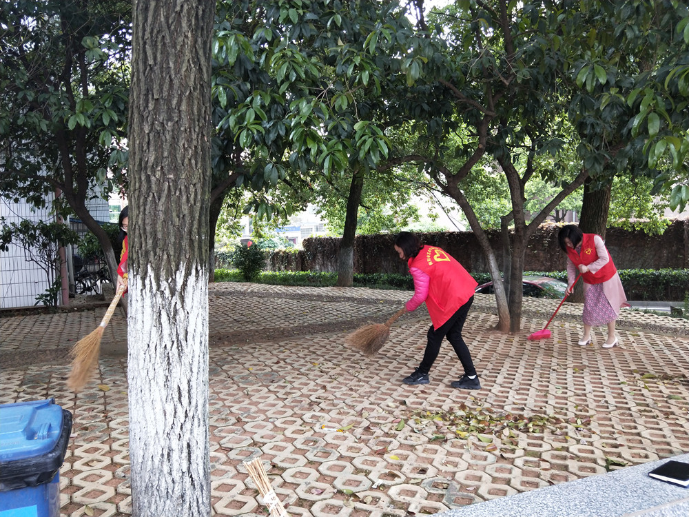 “弘揚(yáng)雷鋒精神 創(chuàng)建文明校園” ——附屬藝術(shù)中專黨總支第一黨支部開(kāi)展學(xué)雷鋒主題黨日活動(dòng)