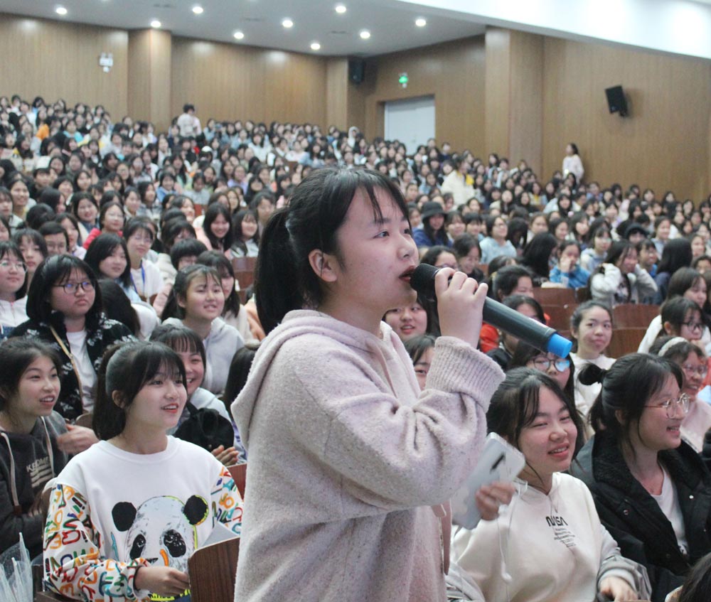 自知?自愛?自律——衡陽幼兒師范高等?？茖W校耒陽學院舉行女生專題教育講座