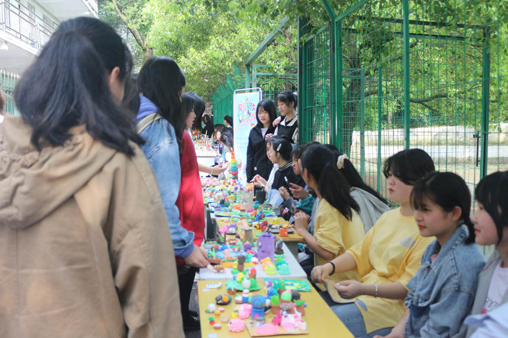 “黏土輕輕，手工相惜”——衡陽幼高專耒陽學(xué)院成功舉辦超輕黏土手工作品教學(xué)成果展