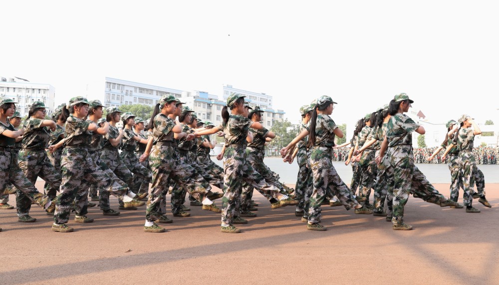 衡陽幼兒師專舉行2022級新生軍訓匯報表演暨總結 表彰大會