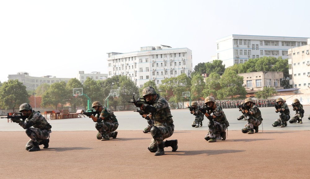 衡陽(yáng)幼兒師專舉行2022級(jí)新生軍訓(xùn)匯報(bào)表演暨總結(jié) 表彰大會(huì)