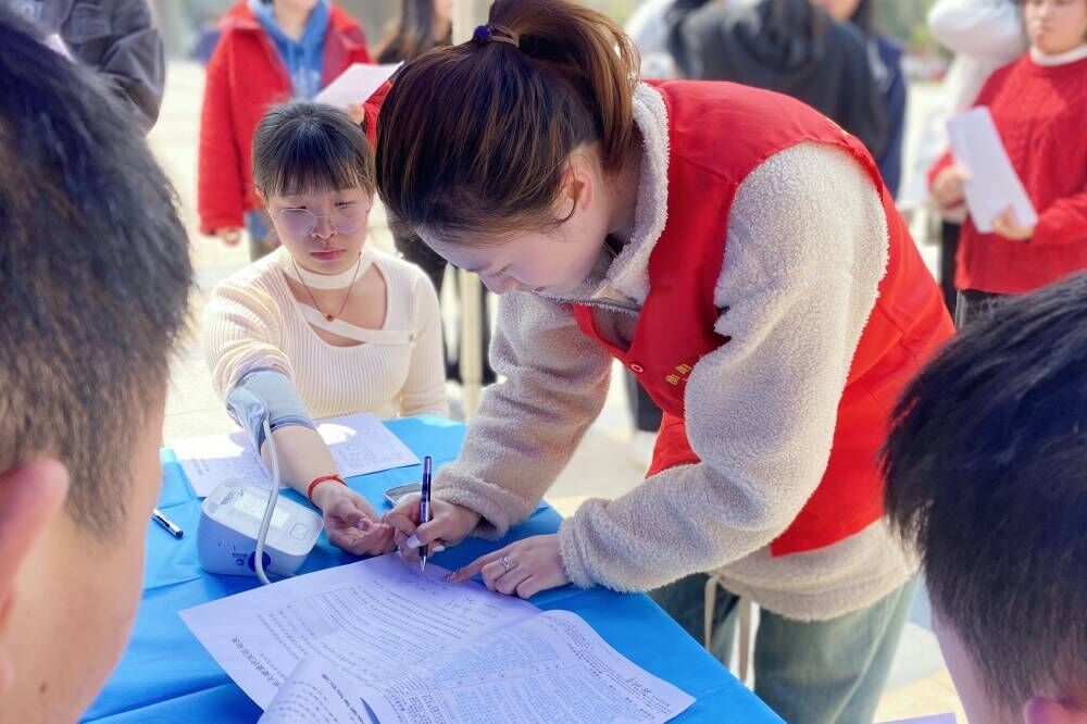 雷鋒月 | 踐行雷鋒精神  血液傳遞愛(ài)心 ——衡陽(yáng)幼兒師專學(xué)前教育系開(kāi)展學(xué)雷鋒志愿活動(dòng)