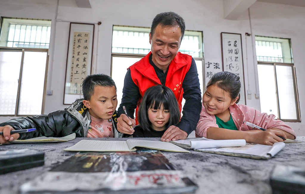 “藝”起成長(zhǎng)，伴你同行 ——衡陽(yáng)幼兒師專志愿者赴衡南縣松江聯(lián)合學(xué)校長(zhǎng)嶺校區(qū)開展支教幫扶活動(dòng)